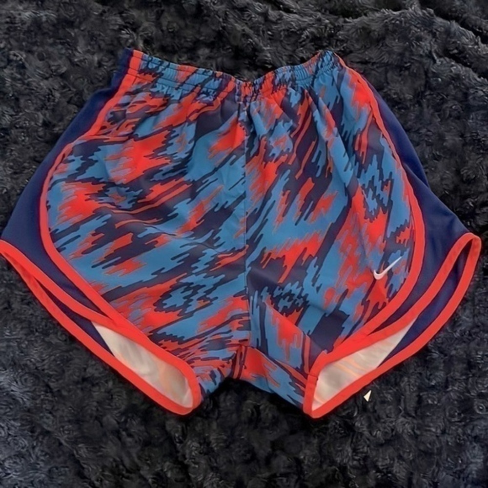 Nike Blue and Orange Patterned Shorts​​ (Size XS)​​​​​​​​​​​​​​​​​​​​​​​​​